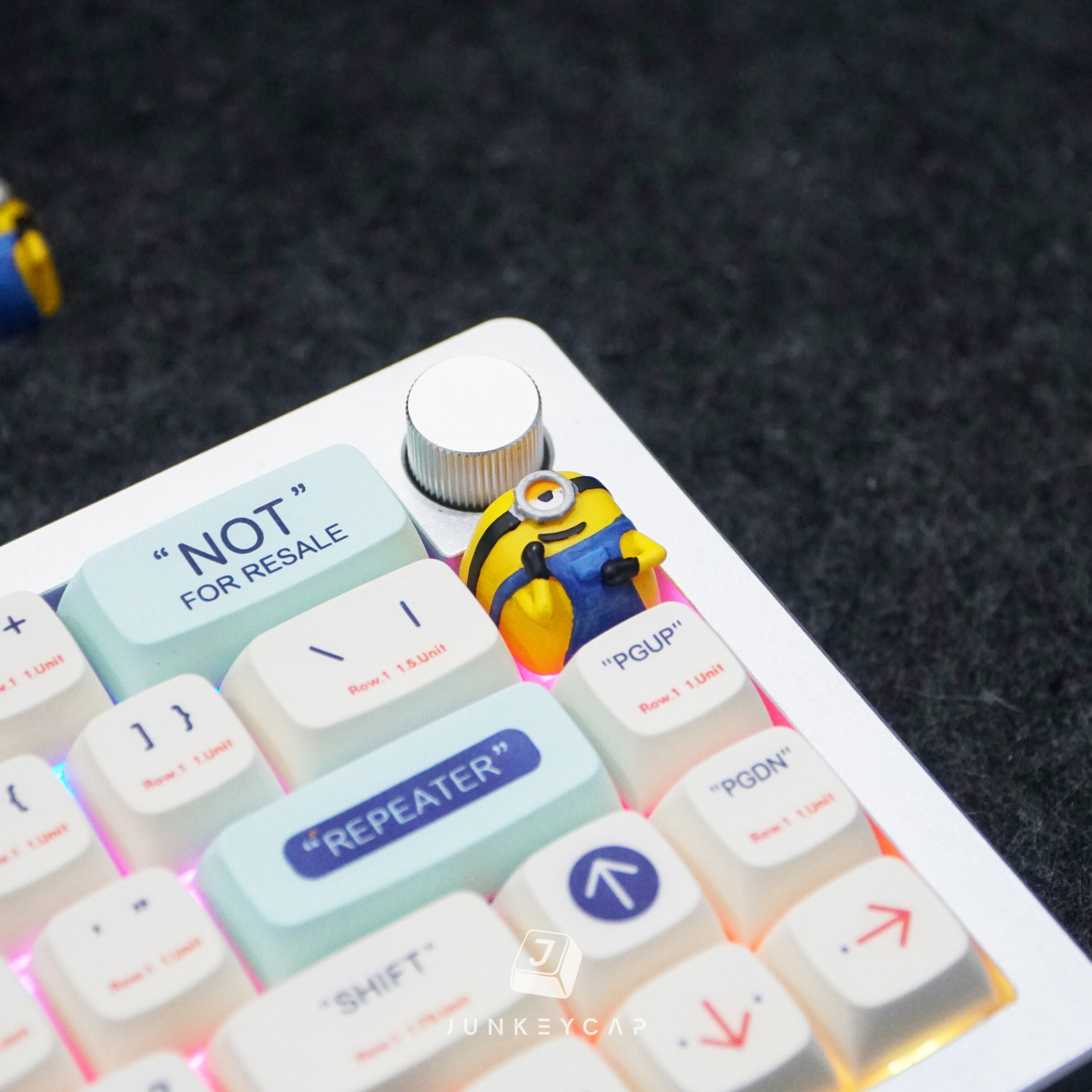 Minion Keycap V6